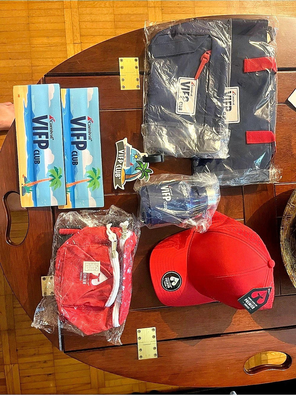 VIFP CARNIVAL CRUISE Club travel accessories